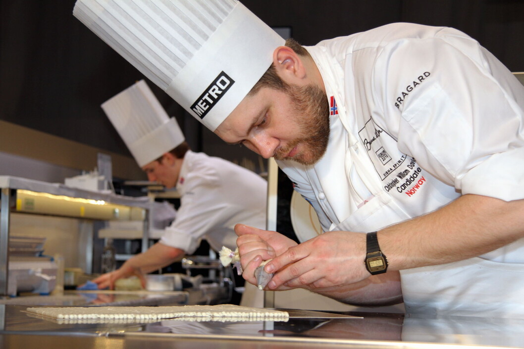 Christopher W. Davidsen (foran) og commis Håvard Werkland. (Foto: Morten Holt) Christopher W. Davidsen (foran) og commis Håvard Werkland. (Foto: Morten Holt)