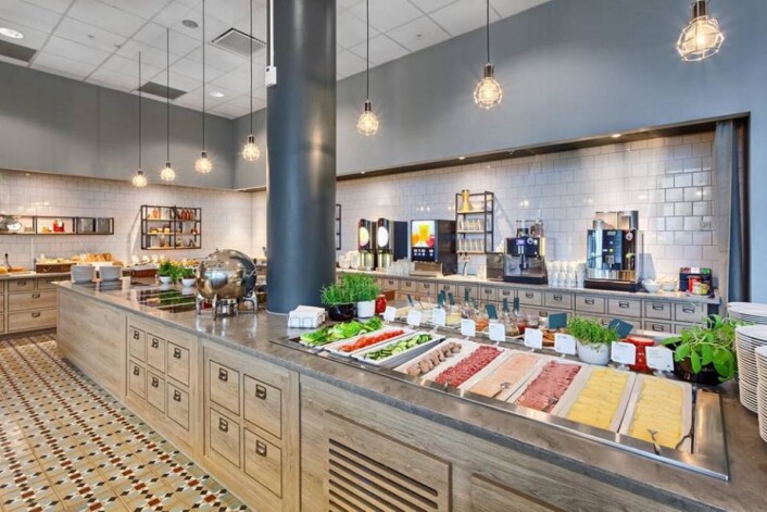 Fra frokostbuffeen på Scandic Kristiansand Bystranda. (Foto: Scandic Hotels) Fra frokostbuffeen på Scandic Kristiansand Bystranda. (Foto: Scandic Hotels)
