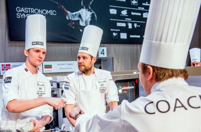 Håvard Werkland, Christopher Davidsen og Gunnar Hvarnes i samtale under konkurransen. (Foto Fredrik Ringe/Bocuse d'Or) Håvard Werkland, Christopher Davidsen og Gunnar Hvarnes i samtale under konkurransen. (Foto Fredrik Ringe/Bocuse d'Or)