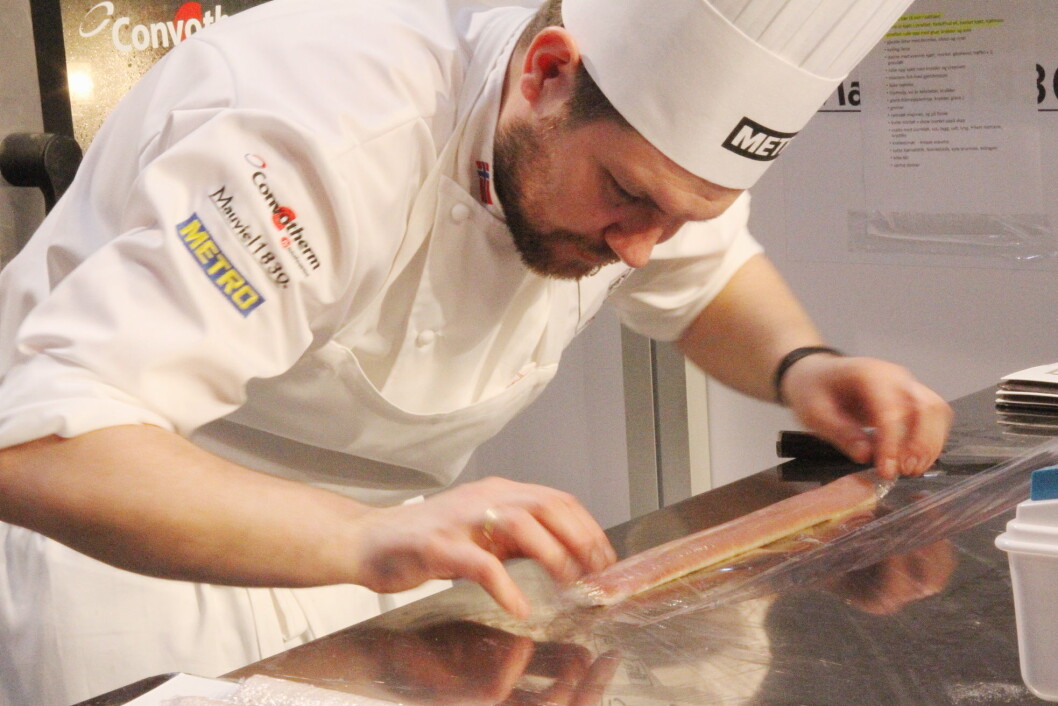 Christopher W. Davidsen leverte klart best på fiskeretten i Bocuse d'Or Europe i Budapest. (Foto: Morten Holt) Christopher W. Davidsen leverte klart best på fiskeretten i Bocuse d'Or Europe i Budapest. (Foto: Morten Holt)