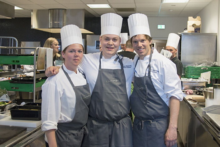 På andreplass kom «Team Simplicity» (Avd ConocoPh./Total). Laget bestod av Silje Seldal (fra venstre), Morten Dysjaland og Eivind Fjelde. (Foto: Compass Group) På andreplass kom «Team Simplicity» (Avd ConocoPh./Total). Laget bestod av Silje Seldal (fra venstre), Morten Dysjaland og Eivind Fjelde. (Foto: Compass Group)