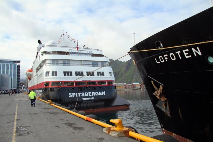 Gammel og ny i Svolvær havn. Til høyre MS Lofoten og til venstre MS Spitsbergen. (Foto: Morten Holt) Gammel og ny i Svolvær havn. Til høyre MS Lofoten og til venstre MS Spitsbergen. (Foto: Morten Holt)