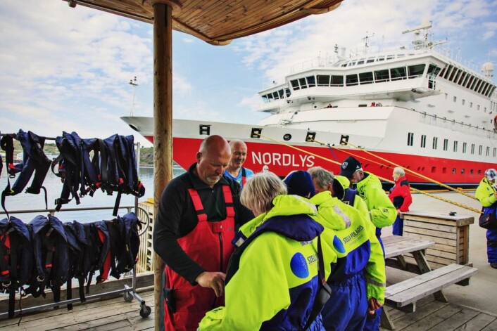 Ut på rib-safari med Hurtigruten. Ut på rib-safari med Hurtigruten.