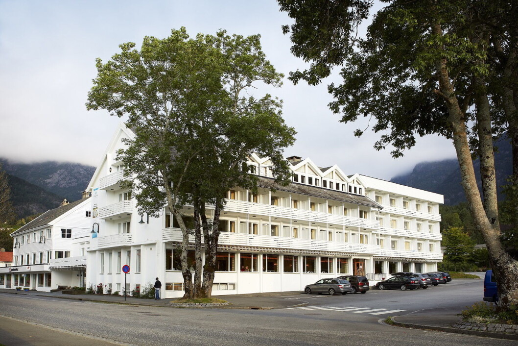 Kinsarvik Fjordhotell blir et First-hotell. Kinsarvik Fjordhotell blir et First-hotell.