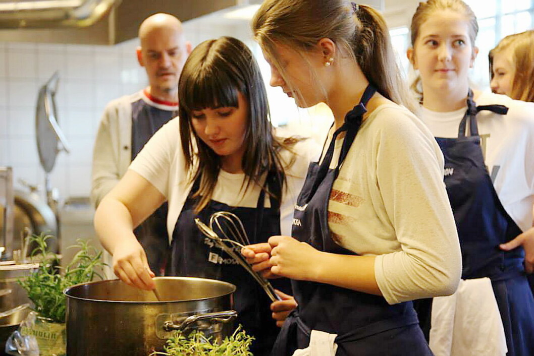 Nå skal rekrutteringen bli bedre til restaurant- og matfag. (Illuatrasjonsfoto: Arkiv) Nå skal rekrutteringen bli bedre til restaurant- og matfag. (Illuatrasjonsfoto: Arkiv)