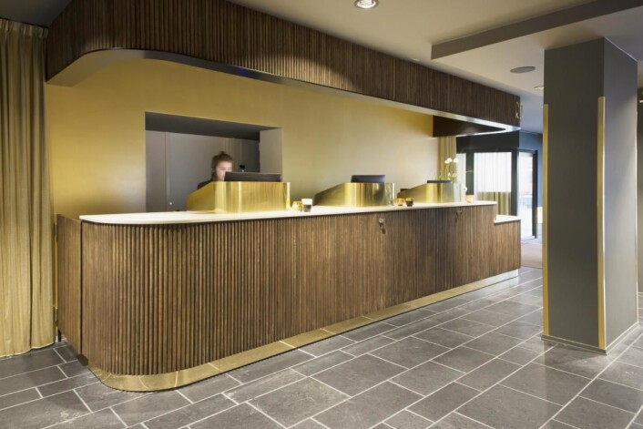 Den nye resepsjonen på hotellet. (Foto: Scandic Hotels) Den nye resepsjonen på hotellet. (Foto: Scandic Hotels)