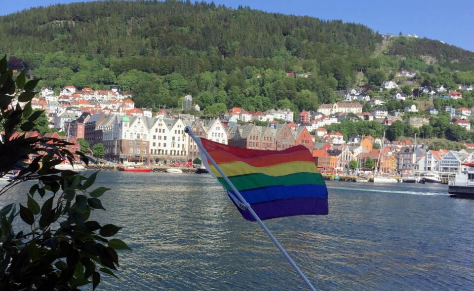 Det er regnbuedager i Bergen om dagen. Det velger Clarion-hotellene i byen å markere, her fra Clarion Hotel Admiral. (Foto: Nordic Choice Hotels)