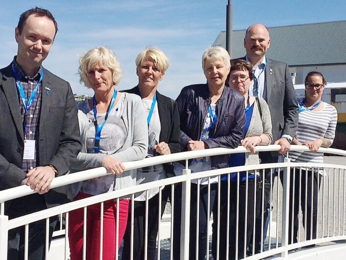 Arnt R. Steffensen (til venstre) sammen med det nye landsstyret i Kost- og ernæringsforbunder. (Foto: Elisabeth Strøm, Kjøkkenskriveren) Arnt R. Steffensen (til venstre) sammen med det nye landsstyret i Kost- og ernæringsforbunder. (Foto: Elisabeth Strøm, Kjøkkenskriveren)