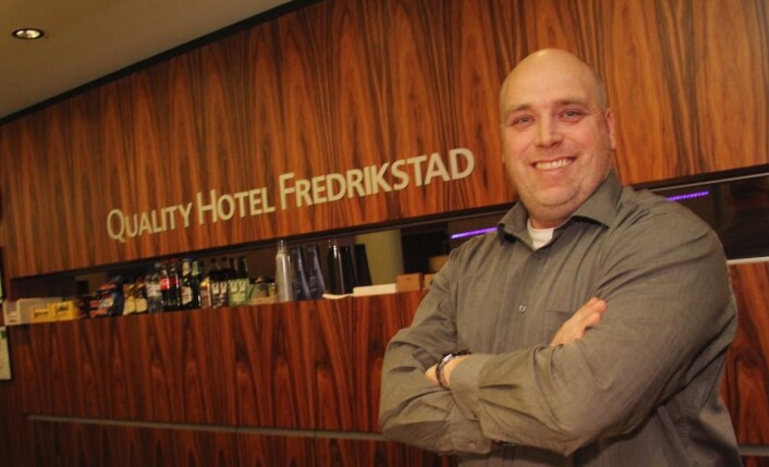– Fredrikstad er en sommerby. Det drar vi nytte av, sier hotellsjef Kenneth Reinaas. (Foto: Morten Holt) – Fredrikstad er en sommerby. Det drar vi nytte av, sier hotellsjef Kenneth Reinaas. (Foto: Morten Holt)