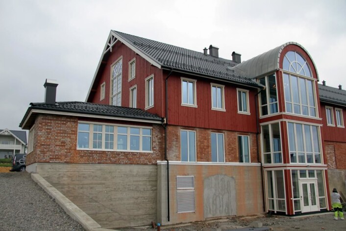 Låven er ombygd til en moderne konferansegård med overnattingsplasser. (Foto: Morten Holt) Låven er ombygd til en moderne konferansegård med overnattingsplasser. (Foto: Morten Holt)