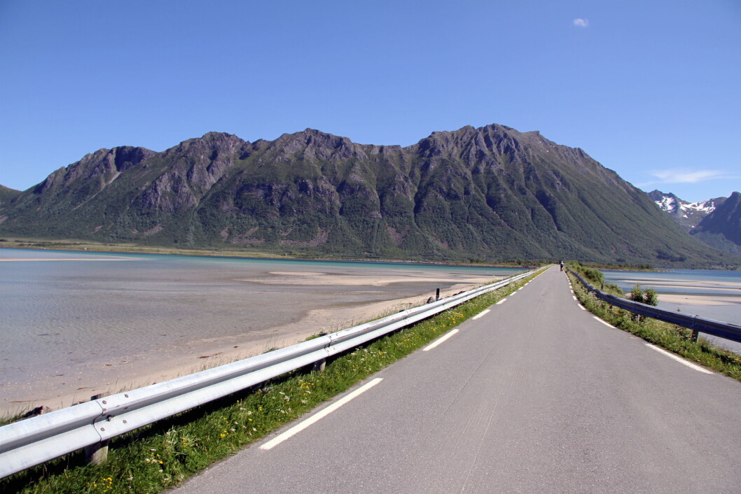 Fra Grunnfjørfjorden nord i Lofoten. (Foto: Morten Holt) Fra Grunnfjørfjorden nord i Lofoten. (Foto: Morten Holt)