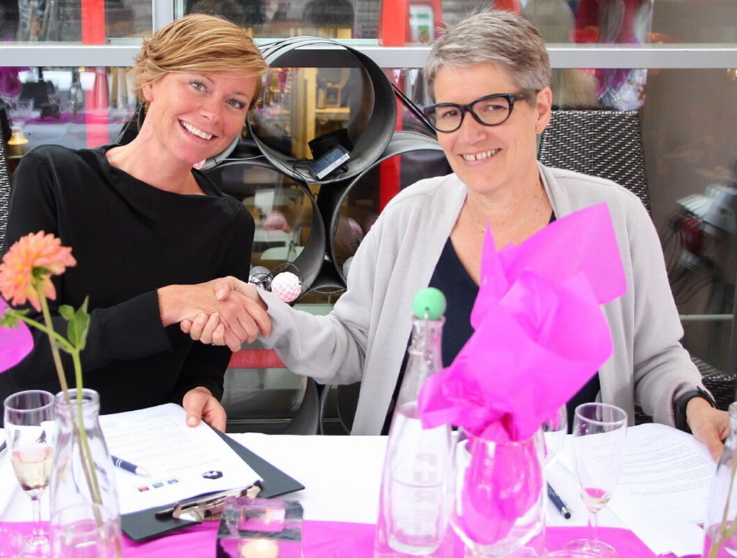Fra signering av avtalen. Til venstre: HR-direktør i Nordic Choice Hotels Tone Odvold Ålhus, til høyre hotellsjef på PS:hotell Randi Kvissel Haugen. (Foto: Mathilde Vik Magnussen) Fra signering av avtalen. Til venstre: HR-direktør i Nordic Choice Hotels Tone Odvold Ålhus, til høyre hotellsjef på PS:hotell Randi Kvissel Haugen. (Foto: Mathilde Vik Magnussen)