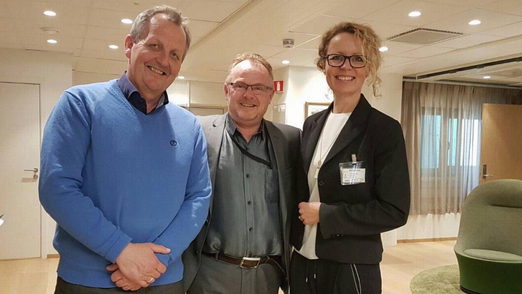 Sigve Skretting (til venstre) og Kristin Austigard sammen med fiskeriminister Per Sandberg. (Foto: Det Norske Måltid) Sigve Skretting (til venstre) og Kristin Austigard sammen med fiskeriminister Per Sandberg. (Foto: Det Norske Måltid)