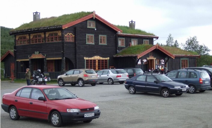 Sommermånedene er høysesong for Dovregubbens Hall på Dovrefjell. Sommermånedene er høysesong for Dovregubbens Hall på Dovrefjell.
