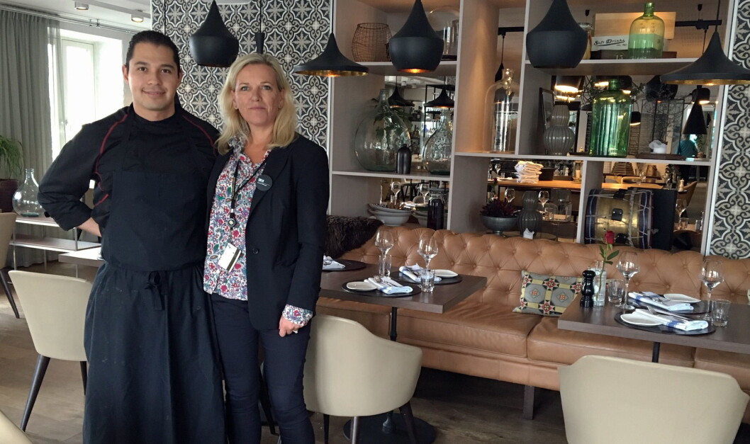 Edwin Rivas og hotelldirektør Sølvi Solmunde. Edwin Rivas og hotelldirektør Sølvi Solmunde.
