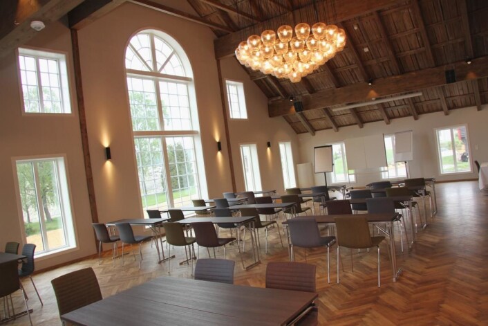 <em>Det store konferanserommet innbyr blant annet til bryllupsfeiring. (Foto: Morten Holt)</em> <em>Det store konferanserommet innbyr blant annet til bryllupsfeiring. (Foto: Morten Holt)</em>