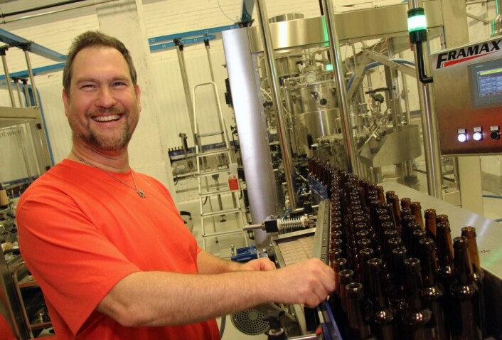 <em>Ingenting overlates til tilfeldighetene når Lofotpils’ bryggerimester Clemens Neumann produserer øl i Svolvær. (Foto: Morten Holt)</em> <em>Ingenting overlates til tilfeldighetene når Lofotpils’ bryggerimester Clemens Neumann produserer øl i Svolvær. (Foto: Morten Holt)</em>