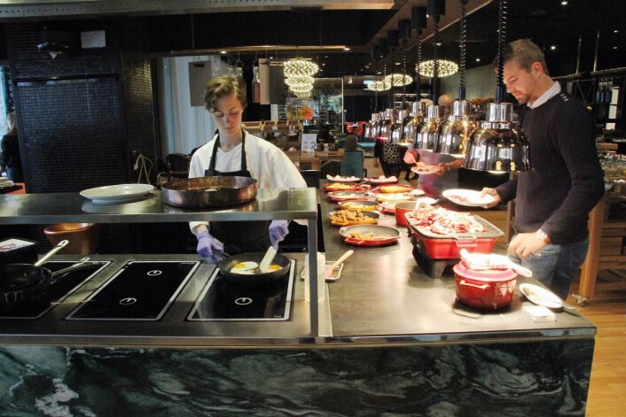 Fra frokostområdet på Thon Hotel Lofoten. (Foto: Morten Holt) Fra frokostområdet på Thon Hotel Lofoten. (Foto: Morten Holt)