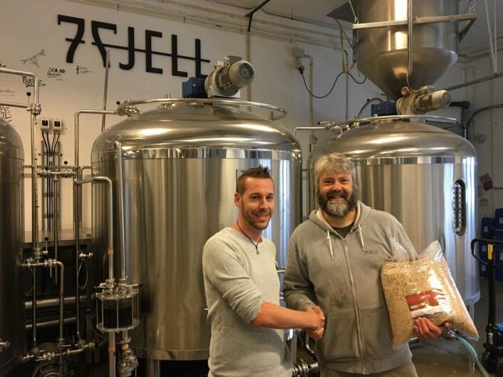Arne Leon Bjørndal og Bryggselv har inngått samarbeid med 7 Fjell Bryggeri og Gahr Smith-Garsen. Arne Leon Bjørndal og Bryggselv har inngått samarbeid med 7 Fjell Bryggeri og Gahr Smith-Garsen.