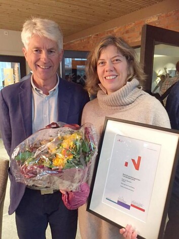 Stine Kirkeby mottok prisen sammen med sin mann Hans-Ove. Her med juryleder Per Annar Lilleng i Innovasjon Norge. (Foto: Innovasjon Norge) Stine Kirkeby mottok prisen sammen med sin mann Hans-Ove. Her med juryleder Per Annar Lilleng i Innovasjon Norge. (Foto: Innovasjon Norge)