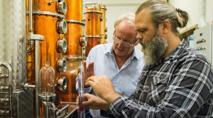 Eyvind Hellstrøm og Stig Bareksten tester varene. (Foto: Eirik Sand Johnsen) Eyvind Hellstrøm og Stig Bareksten tester varene. (Foto: Eirik Sand Johnsen)