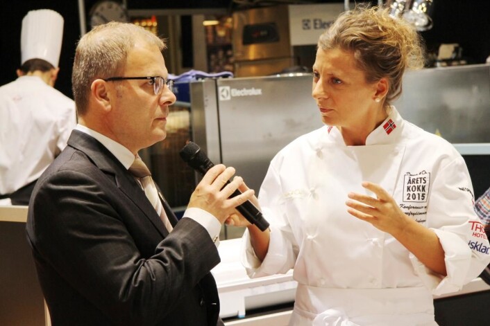 <em>Bocuse d’Or Norge med Arne Sørvig (til venstre) i spissen håper på flere kvinnelige søkere til Årets kokk. De kan få råd og tips av Lise Finckenhagen (til høyre), Heidi Bjerkan og Kathrine Skeie. (Foto: Morten Holt)</em> <em>Bocuse d’Or Norge med Arne Sørvig (til venstre) i spissen håper på flere kvinnelige søkere til Årets kokk. De kan få råd og tips av Lise Finckenhagen (til høyre), Heidi Bjerkan og Kathrine Skeie. (Foto: Morten Holt)</em>
