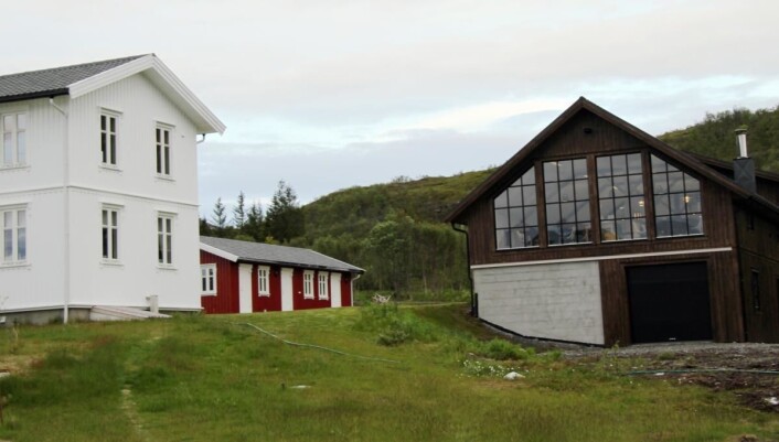 Senja Matstudio sett fra sjøen. (Foto: Morten Holt) Senja Matstudio sett fra sjøen. (Foto: Morten Holt)