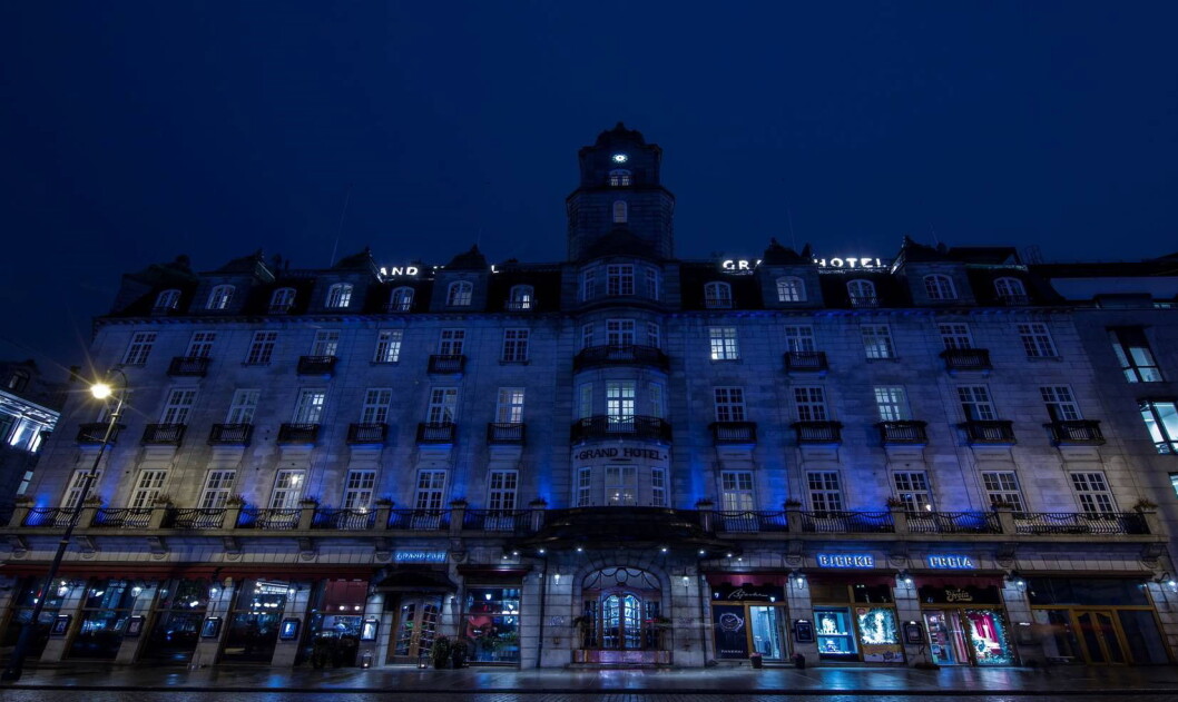 Grand Hotel i blått. (Foto: Ole Walter Jacobsen) Grand Hotel i blått. (Foto: Ole Walter Jacobsen)
