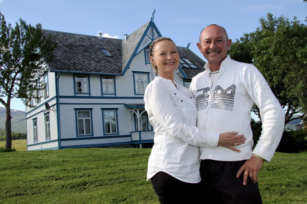 Alice og Rolf Trulsen driver Sandtorgholmen Hotell ved Tjeldsundet sør i Troms. (Foto: Morten Holt) Alice og Rolf Trulsen driver Sandtorgholmen Hotell ved Tjeldsundet sør i Troms. (Foto: Morten Holt)