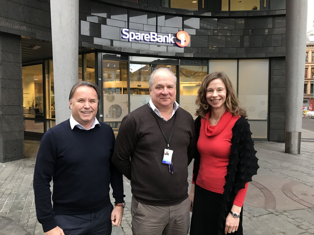 Fra venstre Nils Finstad (produktutviklingssjef for Facility Services hos Compass Group), Magne Braaten (leder for fellestjenester hos SpareBank 1) og Audrey Sjøstedt (Key Account manager hos Compass Group). Fra venstre Nils Finstad (produktutviklingssjef for Facility Services hos Compass Group), Magne Braaten (leder for fellestjenester hos SpareBank 1) og Audrey Sjøstedt (Key Account manager hos Compass Group).