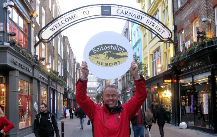 Atle Hovi i ikoniske Carnaby Street i London. Nå satser Beitostølen offensivt internasjonalt, som en av Europas mest snøsikre destinasjoner i årene framover, ifølge prognosene fra klimaforskerne. Atle Hovi i ikoniske Carnaby Street i London. Nå satser Beitostølen offensivt internasjonalt, som en av Europas mest snøsikre destinasjoner i årene framover, ifølge prognosene fra klimaforskerne.