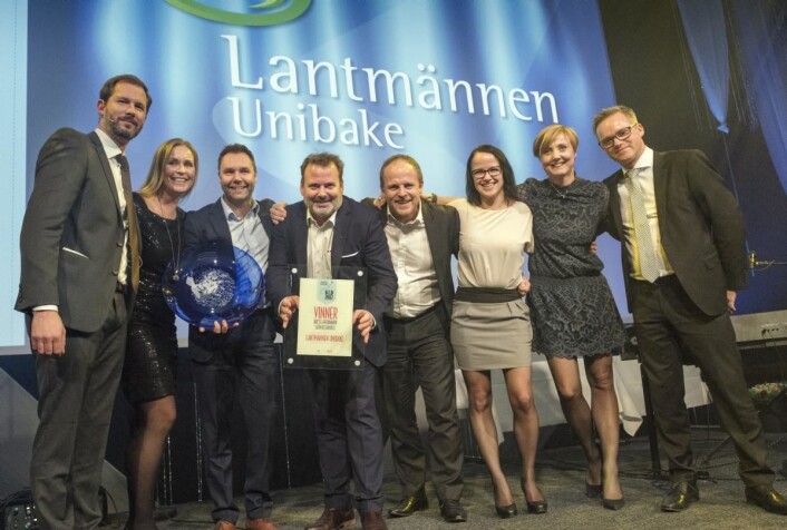 Lantmännen Unibake ble årets leverandør på servicehandel og storhusholdning. Lantmännen Unibake ble årets leverandør på servicehandel og storhusholdning. Fra venstre Jonas W. Andersen, Øyvind Rypås, Tove Mathisen, Pernille Høsteland Solbu, Thomas Bjarkholm, Henriette Fossdal, Lars-Petter Sandvik-Olsen og Harald Alveid. (Foto: Sjo & Floyd) Lantmännen Unibake ble årets leverandør på servicehandel og storhusholdning. Lantmännen Unibake ble årets leverandør på servicehandel og storhusholdning. Fra venstre Jonas W. Andersen, Øyvind Rypås, Tove Mathisen, Pernille Høsteland Solbu, Thomas Bjarkholm, Henriette Fossdal, Lars-Petter Sandvik-Olsen og Harald Alveid. (Foto: Sjo & Floyd)