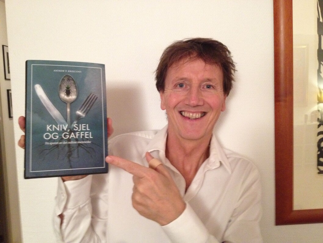 Forfatteren Andrew P. Kroglund med boka. Forfatteren Andrew P. Kroglund med boka.