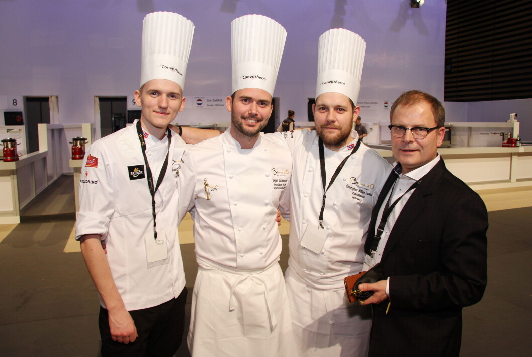 Arne Sørvig (til høyre) sammen med fra venstre Håvard Werkland (commis i Bocuse d'Or Lyon 2017), Ørjan Johannessen (vinner av Bocuse d'Or 2015) og Christopher W. Davidsen. (sølvvinner i Bocuse d'Or 2017). (Foto: Morten Holt) Arne Sørvig (til høyre) sammen med fra venstre Håvard Werkland (commis i Bocuse d'Or Lyon 2017), Ørjan Johannessen (vinner av Bocuse d'Or 2015) og Christopher W. Davidsen. (sølvvinner i Bocuse d'Or 2017). (Foto: Morten Holt)