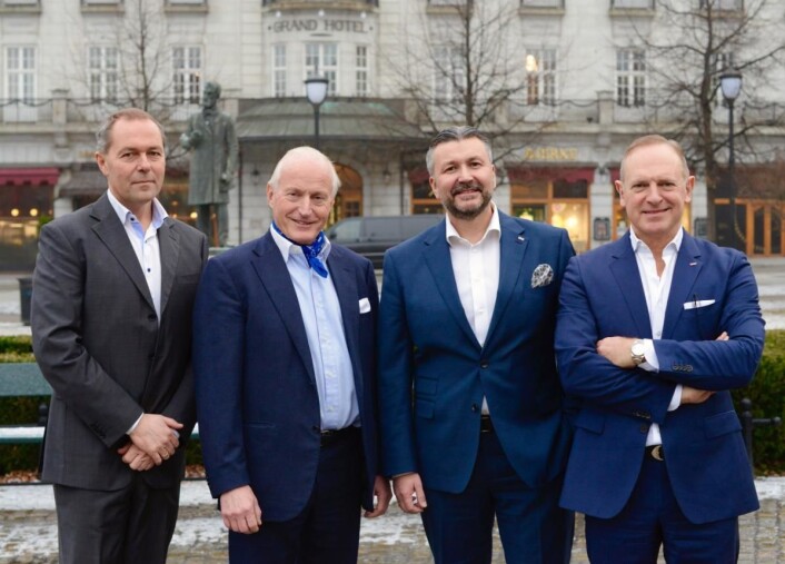 Fra venstre Helge Krogsbøl (Pandox), Christian Ringnes (Eiendomsspar), Svein Arild Steen Mevold (administrerende direktør i Scandic Norge) og Frank Fiskers (konsernsjef Scandic). Fra venstre Helge Krogsbøl (Pandox), Christian Ringnes (Eiendomsspar), Svein Arild Steen Mevold (administrerende direktør i Scandic Norge) og Frank Fiskers (konsernsjef Scandic).