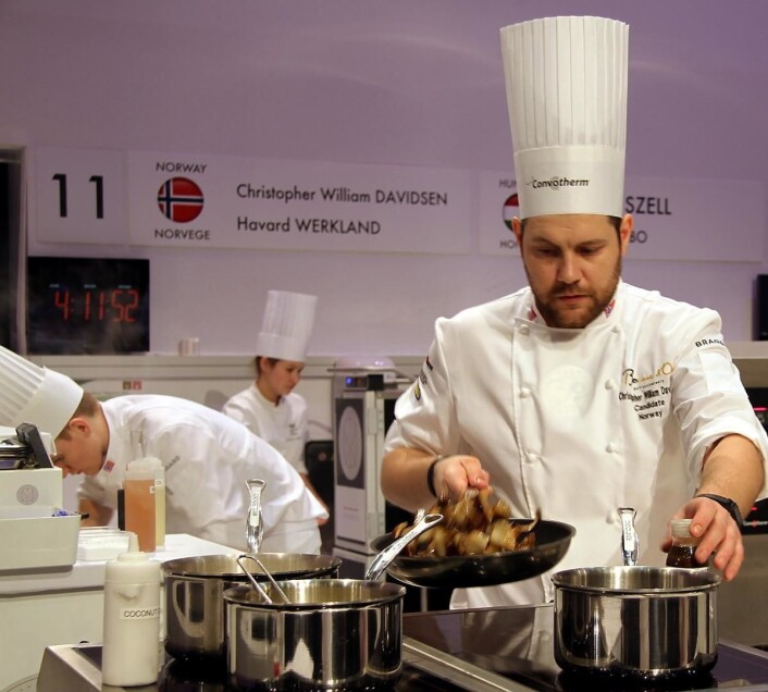 Christopher William Davidsen i forgrunnen, commis Håvard Werkland bak. (Foto: Morten Holt) Christopher William Davidsen i forgrunnen, commis Håvard Werkland bak. (Foto: Morten Holt)