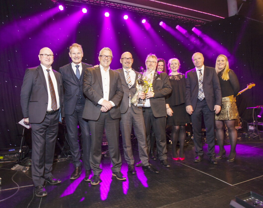 Gress-pris til Culina. Fra venstre Jan Muri fra Gress, Arnt Kortgaard, Rune Skjerdal, Pål Byhring-Enger, Terje Olsen, Mette Wangen, Kathrine Starheim, Tor Sandnes fra Culina, og Brit Strand fra Gress. Gress-pris til Culina. Fra venstre Jan Muri fra Gress, Arnt Kortgaard, Rune Skjerdal, Pål Byhring-Enger, Terje Olsen, Mette Wangen, Kathrine Starheim, Tor Sandnes fra Culina, og Brit Strand fra Gress.