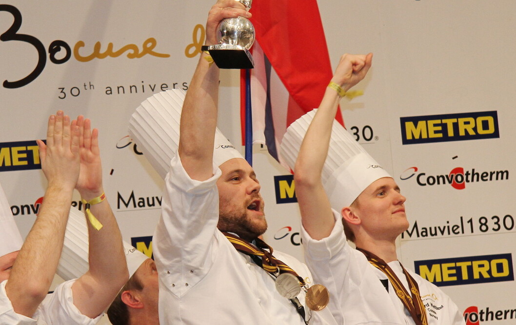 Christopher W. Davidsen har gjort sin Bocuse d'or-jobb. Nå er det ni kokker som ønsker å bli hans etterfølger. (Foto: Morten Holt) Christopher W. Davidsen har gjort sin Bocuse d'or-jobb. Nå er det ni kokker som ønsker å bli hans etterfølger. (Foto: Morten Holt)