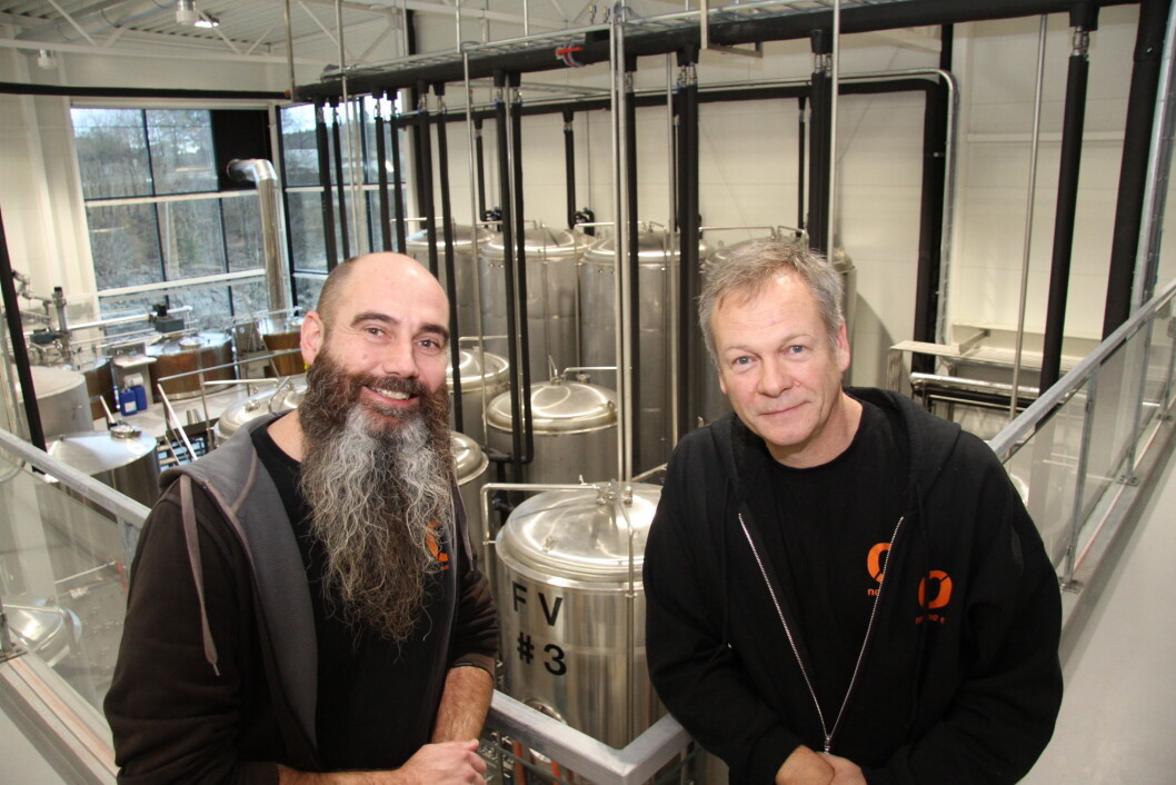 Rune Karlsen og Tom Young i de splitter nye bryggerilokalene til Nøgne Ø på Lunde like utenfor Grimstad. (Foto: Morten Holt) Rune Karlsen og Tom Young i de splitter nye bryggerilokalene til Nøgne Ø på Lunde like utenfor Grimstad. (Foto: Morten Holt)