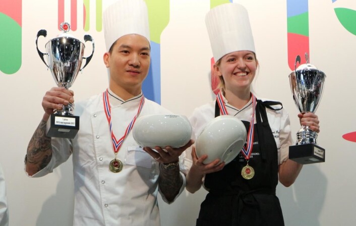 Mari Øyvåg og Chris A. Nguyen vant NM for ernæringskokklærlinger 2017. (Foto: Heidi Fjelland) Mari Øyvåg og Chris A. Nguyen vant NM for ernæringskokklærlinger 2017. (Foto: Heidi Fjelland)