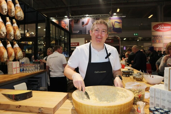 Frode Berentsen hos Oluf Lorentzen. (Foto: Heidi Fjelland) Frode Berentsen hos Oluf Lorentzen. (Foto: Heidi Fjelland)