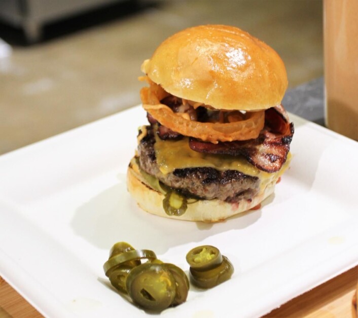 Vinnerburgeren til Ann Vestgren. (Foto: Karine Henriksen, FastFood) Vinnerburgeren til Ann Vestgren. (Foto: Karine Henriksen, FastFood)