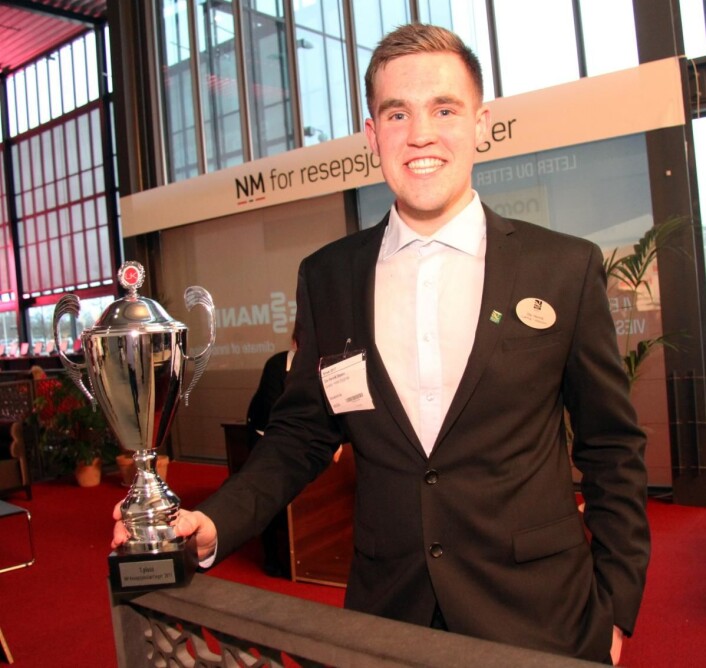 Ole Henrik Stølen fra Quality Hotel Sogndal vant NM for resepsjonslærlinger på Smak 2017. (Foto: Morten Holt) Ole Henrik Stølen fra Quality Hotel Sogndal vant NM for resepsjonslærlinger på Smak 2017. (Foto: Morten Holt)