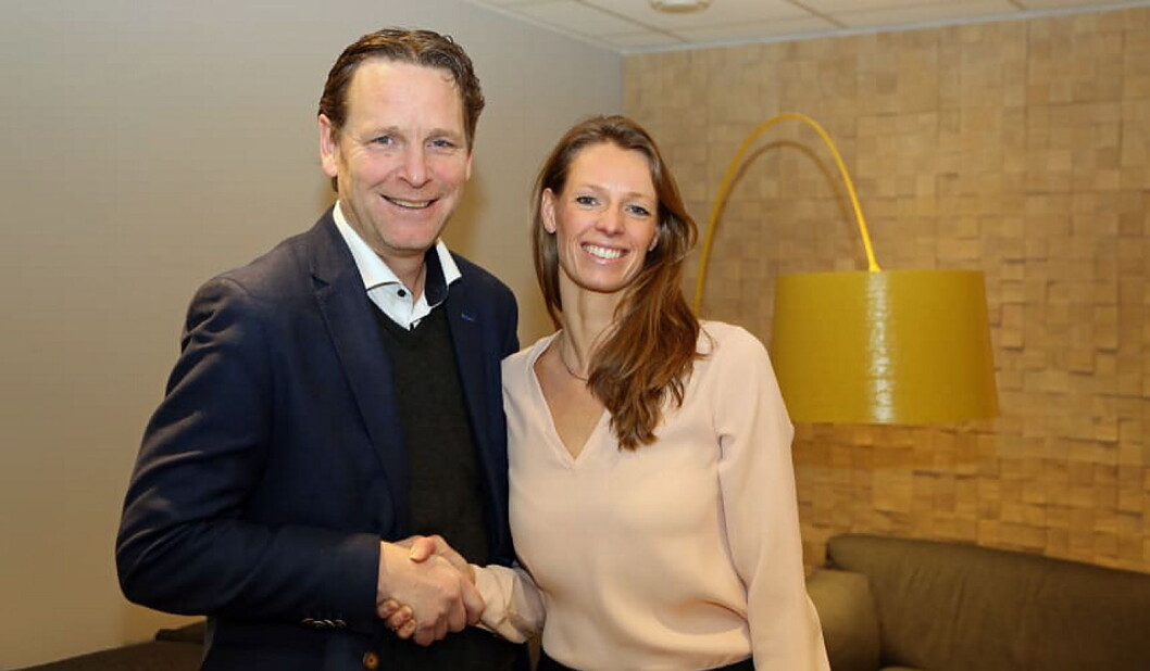 Generalsekretær i Norges Håndballforbund, Erik Langerud, sammen med markedsdirektør for Scandic Hotels Norge, Tine Birkeland. Generalsekretær i Norges Håndballforbund, Erik Langerud, sammen med markedsdirektør for Scandic Hotels Norge, Tine Birkeland.