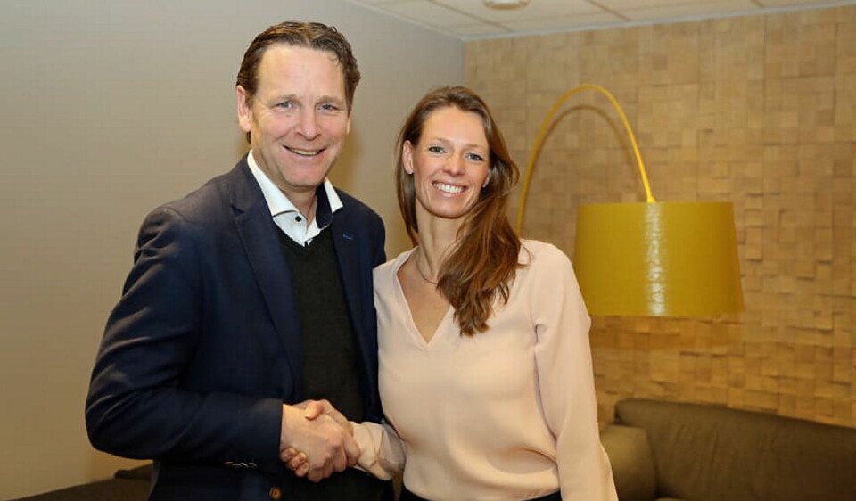 Generalsekretær i Norges Håndballforbund, Erik Langerud, sammen med markedsdirektør for Scandic Hotels Norge, Tine Birkeland.