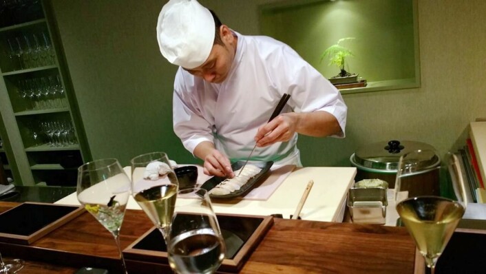 Michelin-inspektørene har twitret om et eksepsjonelt godt sushimåltid i Stavanger. Sabi Omakase ligger definitivt godt an i stjerneløypa! (Foto: Sabi Omakase) Michelin-inspektørene har twitret om et eksepsjonelt godt sushimåltid i Stavanger. Sabi Omakase ligger definitivt godt an i stjerneløypa! (Foto: Sabi Omakase)