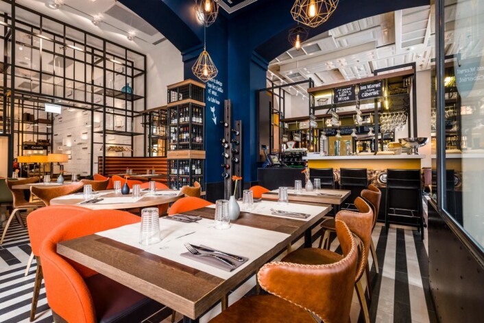 Bistro Fine. Bistro Fine.