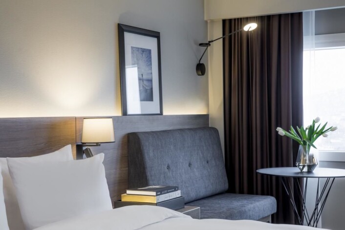 Alle de 676 hotellrommene, i 37 etasjer, pusses opp av Link Arkitektur. (Foto: Rickard L. Eriksson) Alle de 676 hotellrommene, i 37 etasjer, pusses opp av Link Arkitektur. (Foto: Rickard L. Eriksson)