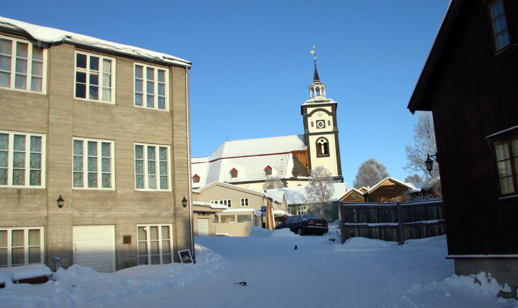 Erzscheidergården (til venstre) er med i Røros Hotell AS. (Foto: Morten Holt) Erzscheidergården (til venstre) er med i Røros Hotell AS. (Foto: Morten Holt)