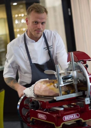 Andreas Andersson er kjøkkensjef på Thon Hotel Rosenkrantz. Andreas Andersson er kjøkkensjef på Thon Hotel Rosenkrantz.